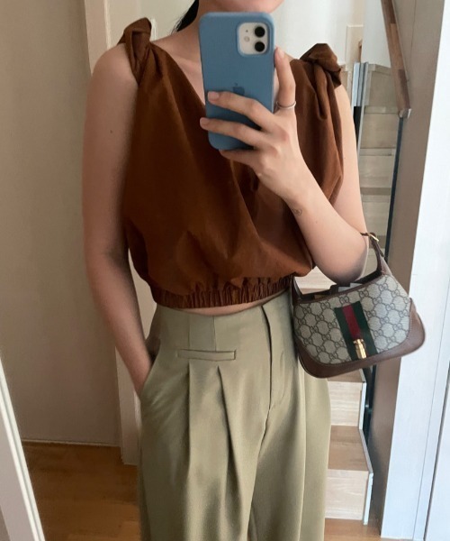 MANGROVE（マングローブ）の「トーションショルダートップス（タンクトップ・レディース・ブルー/グリーン/アイボリー/ブラウン/ホワイト/ブラック/ライトグリーン・FREE）」の13枚目の写真