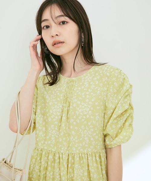 VIS(ビス)の「【EASY CARE】袖ボリュームフラワープリントワンピース(ワンピース・レディース・ダークグリーン/ブラック系その他/イエロー系その他・FREE)」の6枚目の写真