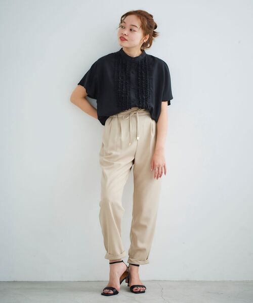 le.coeur blanc（ルクールブラン）の「ツイストヘムイージーテーパードパンツ（その他パンツ・レディース・ベージュ/ラベンダー/ブラック・36/38）」の9枚目の写真