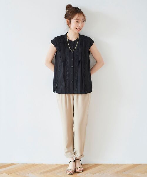 le.coeur blanc（ルクールブラン）の「ツイストヘムイージーテーパードパンツ（その他パンツ・レディース・ベージュ/ラベンダー/ブラック・36/38）」の5枚目の写真