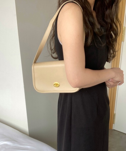 LAUIR（ラウアー）の「フラップミニスクエアショルダーバッグ（ショルダーバッグ・レディース・ブラック/クリーム・FREE）」の8枚目の写真