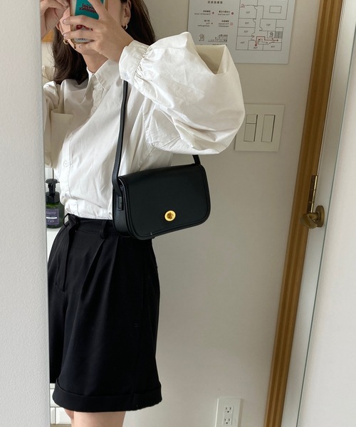 LAUIR（ラウアー）の「フラップミニスクエアショルダーバッグ（ショルダーバッグ・レディース・ブラック/クリーム・FREE）」の5枚目の写真