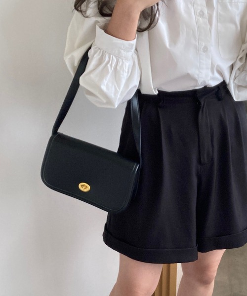 LAUIR（ラウアー）の「フラップミニスクエアショルダーバッグ（ショルダーバッグ・レディース・ブラック/クリーム・FREE）」の4枚目の写真