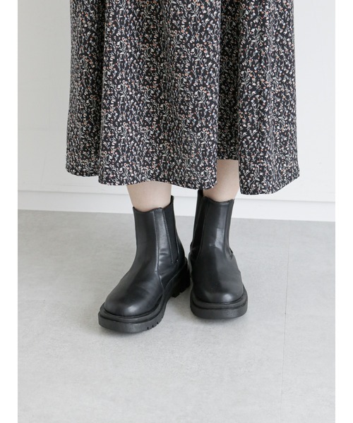 ehka sopo（エヘカソポ）の「チェルシーブーツ（ブーツ・レディース・ブラック/ブラウン/オフホワイト・MEDIUM/LARGE）」の2枚目の写真