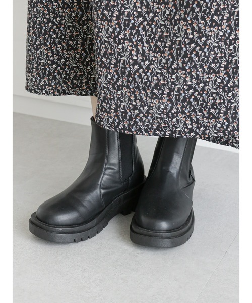 ehka sopo（エヘカソポ）の「チェルシーブーツ（ブーツ・レディース・ブラック/ブラウン/オフホワイト・MEDIUM/LARGE）」の15枚目の写真