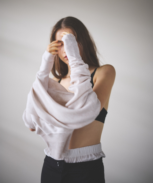 ReNorm（リノーム）の「リブ切替タートルネックニット（ニット/セーター・レディース・ライトグレー/ブラック/オフホワイト・フリー）」の6枚目の写真