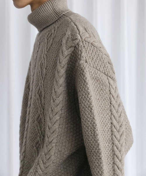 Couleur Meler（クルールメリー）の「Couleur Meler なかじ　ケーブル編みタートルネックニット（ニット/セーター・メンズ・ライトベージュ/ネイビー・MEDIUM/LARGE）」の7枚目の写真