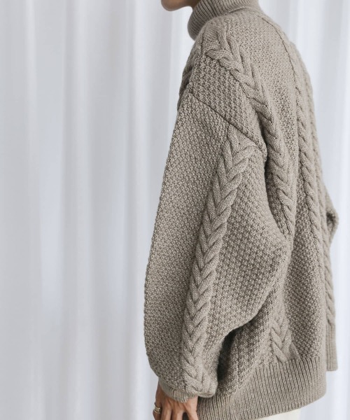 Couleur Meler（クルールメリー）の「Couleur Meler なかじ　ケーブル編みタートルネックニット（ニット/セーター・メンズ・ライトベージュ/ネイビー・MEDIUM/LARGE）」の8枚目の写真