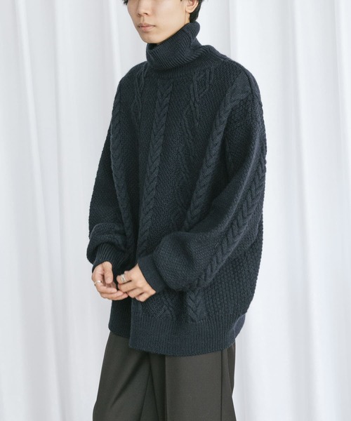 Couleur Meler（クルールメリー）の「Couleur Meler なかじ　ケーブル編みタートルネックニット（ニット/セーター・メンズ・ライトベージュ/ネイビー・MEDIUM/LARGE）」の16枚目の写真