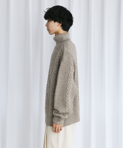 Couleur Meler（クルールメリー）の「Couleur Meler なかじ　ケーブル編みタートルネックニット（ニット/セーター・メンズ・ライトベージュ/ネイビー・MEDIUM/LARGE）」の20枚目の写真