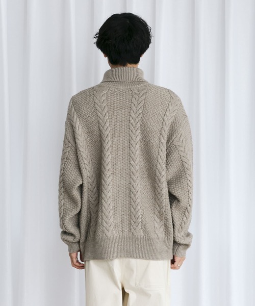 Couleur Meler（クルールメリー）の「Couleur Meler なかじ　ケーブル編みタートルネックニット（ニット/セーター・メンズ・ライトベージュ/ネイビー・MEDIUM/LARGE）」の21枚目の写真