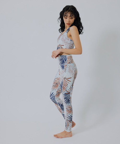 NERGY（ナージー）の「【UV】CREORAリーフ柄ブラトップ（スポーツブラ・レディース・ブラック/ブルー・L/M/S）」の5枚目の写真