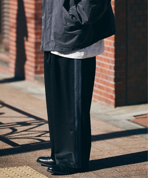 JOURNAL STANDARD(ジャーナルスタンダード)の「《追加》IKAT PATTERN トラックパンツ(その他パンツ・メンズ・ブルー系その他/ブラック/チャコールグレー・MEDIUM/LARGE)」の2枚目の写真