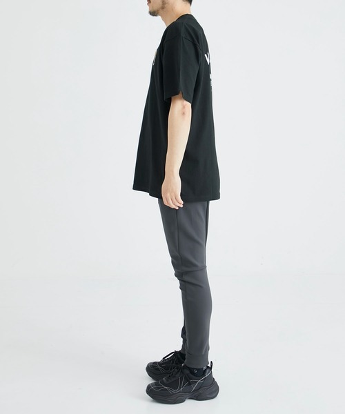 WHITE MOUNTAINEERING（ホワイトマウンテニアリング）の「【White Mountaineering/ホワイトマウンテニアリング】BEER  EMBROIDERY T-SHIRT/ビアーエンブロイダリーT-シャツ（Tシャツ/カットソー・メンズ・ホワイト/ブラック・1/2）」の4枚目の写真