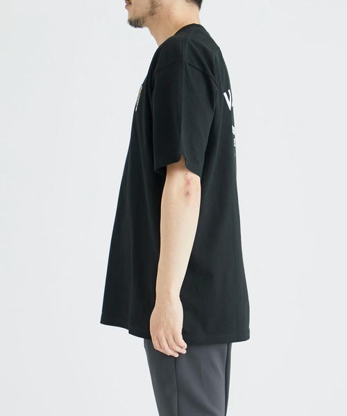 WHITE MOUNTAINEERING（ホワイトマウンテニアリング）の「【White Mountaineering/ホワイトマウンテニアリング】BEER  EMBROIDERY T-SHIRT/ビアーエンブロイダリーT-シャツ（Tシャツ/カットソー・メンズ・ホワイト/ブラック・1/2）」の7枚目の写真