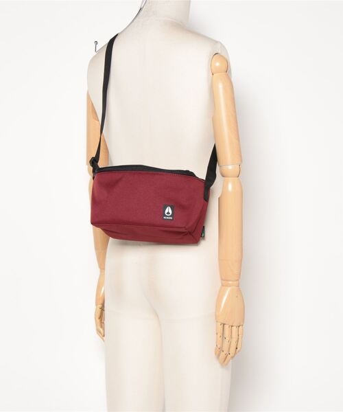 NIXON（ニクソン）の「【NIXON/ニクソン】Siesta Cooler Bag  再生海洋プラスチック素材　350mlサイズ6缶収納可　ショルダーバッグ（ショルダーバッグ・メンズ・ブラウン系その他・FREE）」の9枚目の写真