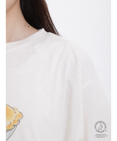 Samansa Mos2(サマンサ モスモス)の「【PETER RABBIT×SamansaMos2】パイ柄Tシャツ(Tシャツ/カットソー・レディース・ブラック/オフホワイト/ベージュ・F)」の6枚目の写真