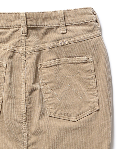 BEAMS LIGHTS Women's（ビームスライツ ウィメンズ）の「WRANGLER / 別注 コーデュロイスカート（スカート・レディース・ホワイト/ベージュ/ネイビー・40/38/36）」の8枚目の写真