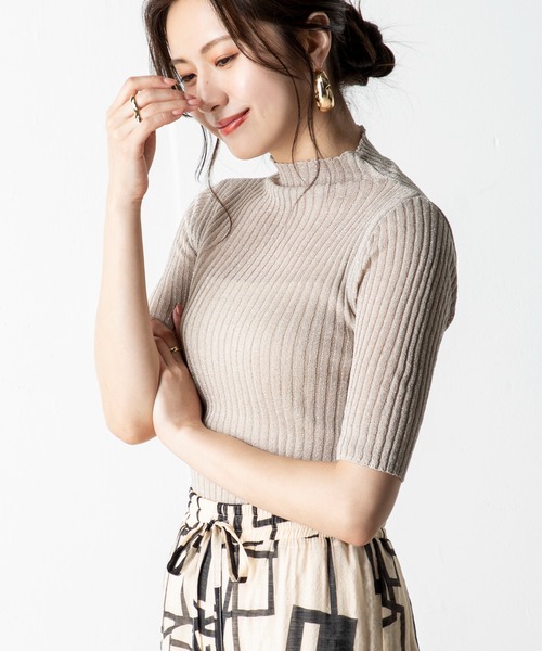 MILLION CARATS(ミリオンカラッツ)の「ラメのきらめきがコーデに華やかさをプラスする5分袖シアーニットプルオーバー(ニット/セーター・レディース・ブラック/ブラウン/グレー/オフホワイト・FREE)」の2枚目の写真