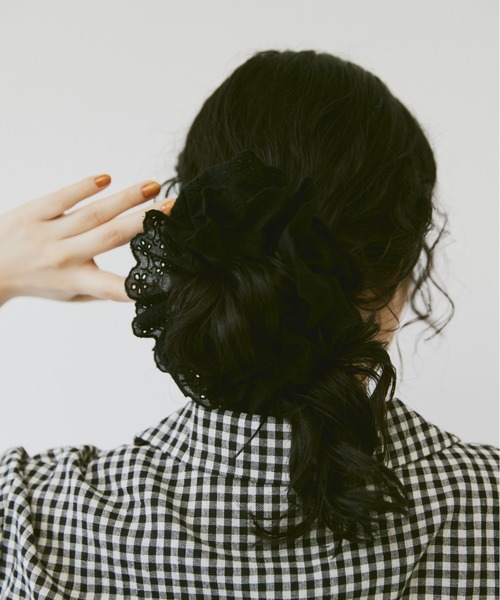 Libra Cue（リブラ キュー）の「コットンレースシュシュ（シュシュ・レディース・ホワイト/ブラック・FREE）」の5枚目の写真