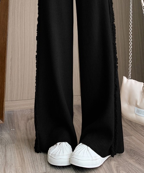 deux amour（ドゥーザムール）の「フリンジリブニットパンツ（その他パンツ・レディース・ホワイト/ブラック/ベージュ・FREE）」の5枚目の写真
