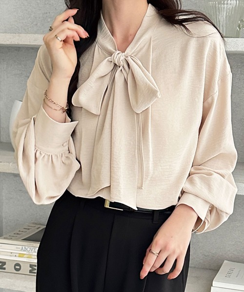 GeeRA(ジーラ)の「オンオフ着られる!前後2wayリボンボウタイブラウス(シャツ/ブラウス・レディース・ブルー/ブラック系その他/ブラック/アイボリー/ホワイト/ピンクベージュ/ベージュ・LARGE/MEDIUM/SMALL/X-LARGE)」の5枚目の写真