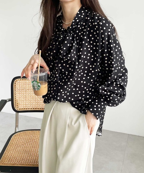 GeeRA(ジーラ)の「オンオフ着られる!前後2wayリボンボウタイブラウス(シャツ/ブラウス・レディース・ブルー/ブラック系その他/ブラック/アイボリー/ホワイト/ピンクベージュ/ベージュ・LARGE/MEDIUM/SMALL/X-LARGE)」の4枚目の写真