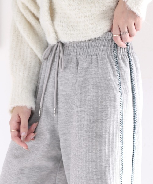 classicalelf（クラシカルエルフ）の「さりげないアクセントでこなれ感をplus。配色ステッチラインパンツ（スウェットパンツ・レディース・ブラック/杢グレー・MEDIUM/SMALL/X-LARGE/LARGE）」の7枚目の写真