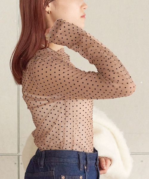 w closet（ダブルクローゼット）の「チュールドットボートネックプル