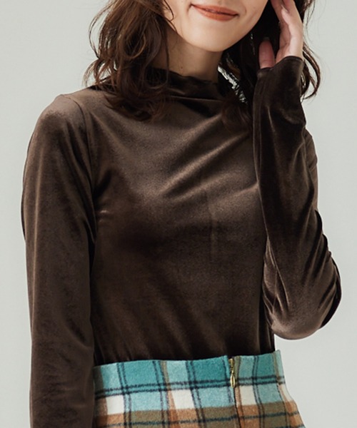 12Twelve Agenda(トゥエルブ アジェンダ)の「ハイネックベロアカットソー(Tシャツ/カットソー・レディース・ブラウン/グレイッシュベージュ/イエロー・M)」の2枚目の写真