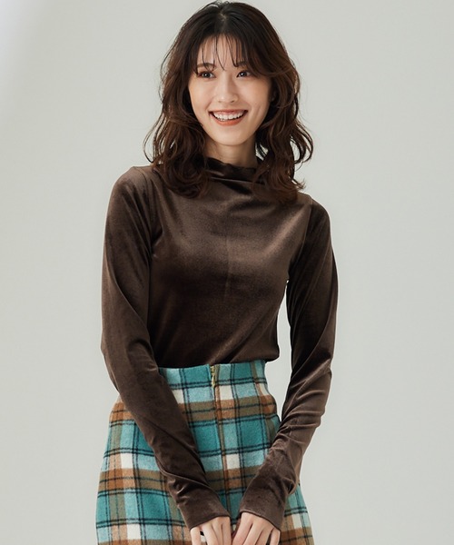 12Twelve Agenda(トゥエルブ アジェンダ)の「ハイネックベロアカットソー(Tシャツ/カットソー・レディース・ブラウン/グレイッシュベージュ/イエロー・M)」の5枚目の写真