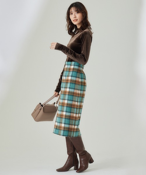 12Twelve Agenda(トゥエルブ アジェンダ)の「ハイネックベロアカットソー(Tシャツ/カットソー・レディース・ブラウン/グレイッシュベージュ/イエロー・M)」の8枚目の写真