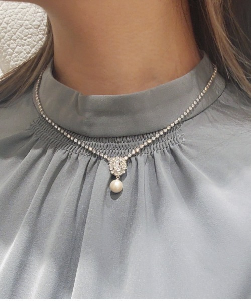 Cupid Heart(キューピッドハート)の「【Cupid Heart】結婚式アクセ!パールチャーム付きビジューネックレス(ネックレス・レディース・シルバー/ゴールド・MEDIUM)」の9枚目の写真