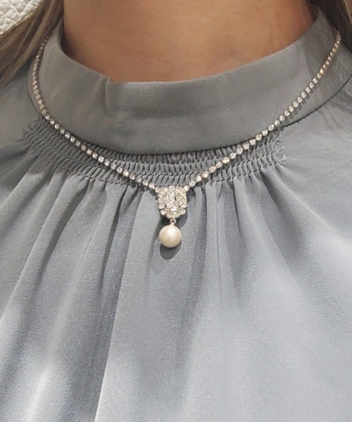 Cupid Heart(キューピッドハート)の「【Cupid Heart】結婚式アクセ!パールチャーム付きビジューネックレス(ネックレス・レディース・シルバー/ゴールド・MEDIUM)」の4枚目の写真