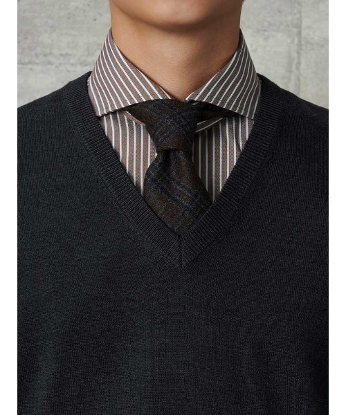 TRANS CONTINENTS（トランスコンチネンツ）の「TRANS CONTINENTS　BIZニット　Vネックベスト　ブラック/グレー/ネイビー（ベスト・メンズ・チャコールグレー/ブラック/ネイビー・L/M/LL）」の12枚目の写真