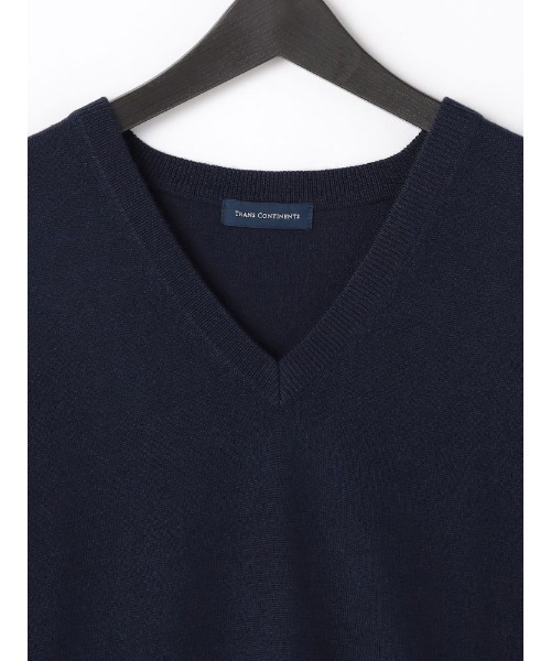 TRANS CONTINENTS（トランスコンチネンツ）の「TRANS CONTINENTS　BIZニット　Vネックベスト　ブラック/グレー/ネイビー（ベスト・メンズ・チャコールグレー/ブラック/ネイビー・L/M/LL）」の6枚目の写真