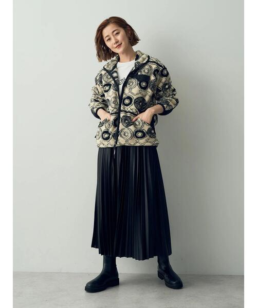 YECCA VECCA（イェッカヴェッカ）の「レザーライクプリーツスカート（スカート・レディース・ブルー/ブラック/カーキ・FREE）」の7枚目の写真