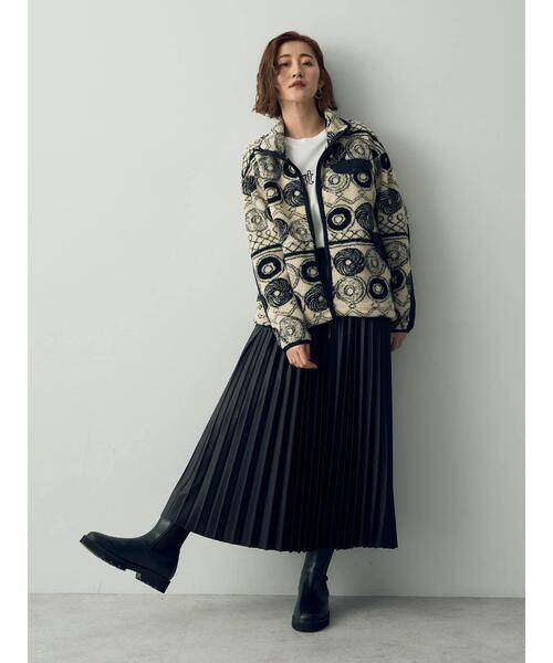 YECCA VECCA（イェッカヴェッカ）の「レザーライクプリーツスカート（スカート・レディース・ブルー/ブラック/カーキ・FREE）」の8枚目の写真