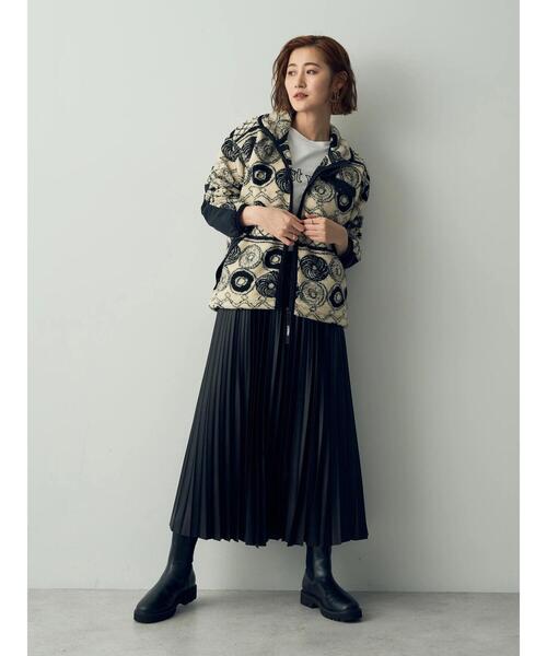 YECCA VECCA（イェッカヴェッカ）の「レザーライクプリーツスカート（スカート・レディース・ブルー/ブラック/カーキ・FREE）」の9枚目の写真