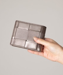GUIONNET（ギオネ）の「ギオネ ボールド タイル レザー 二つ折り財布　GUIONNET BOLD TILE BI-FOLD BTB WALLET（財布）」