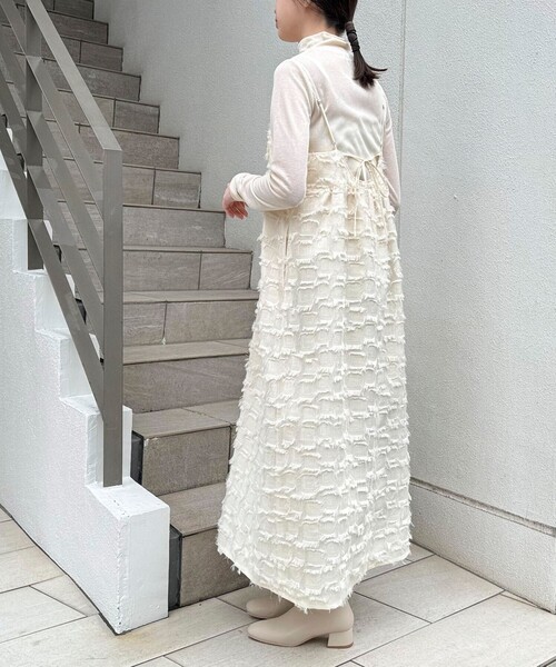 fredy emue（フレディエミュ）の「【オケージョン対応】フリンジキャミワンピース（ワンピース・レディース・アイボリー/ブラック・38）」の4枚目の写真