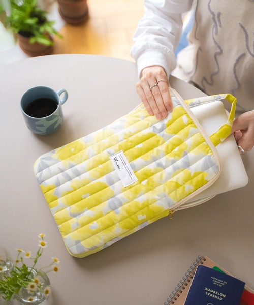 Wpc.（ダブリュピーシー）の「Wpc. Patterns キルティングPCケース M（PCグッズ・レディース・ホワイト系その他/イエロー系その他/ブラック系その他/イエロー系その他2/ネイビー系/オフホワイト/オレンジ系その他/レッド系その他・FREE）」の5枚目の写真