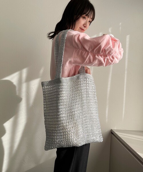 fredy emue（フレディエミュ）の「メタルコード編みスクエアトートバッグ（トートバッグ・レディース・シルバー/オフホワイト/ゴールド・FREE）」の8枚目の写真