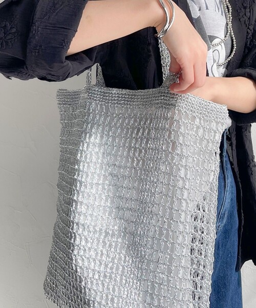 fredy emue（フレディエミュ）の「メタルコード編みスクエアトートバッグ（トートバッグ・レディース・シルバー/オフホワイト/ゴールド・FREE）」の10枚目の写真