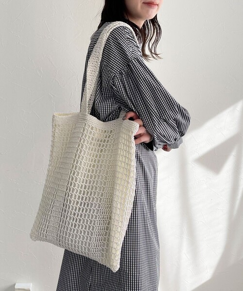 fredy emue（フレディエミュ）の「メタルコード編みスクエアトートバッグ（トートバッグ・レディース・シルバー/オフホワイト/ゴールド・FREE）」の13枚目の写真