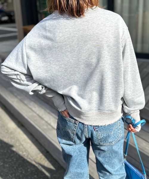 mi via loca(ミヴィアロカ)の「Vintageライク ダメージ加工 刺繍×ロゴプリント裏毛スウェット(スウェット・レディース・トップグレー/オートミール/ネイビー・FREE)」の14枚目の写真