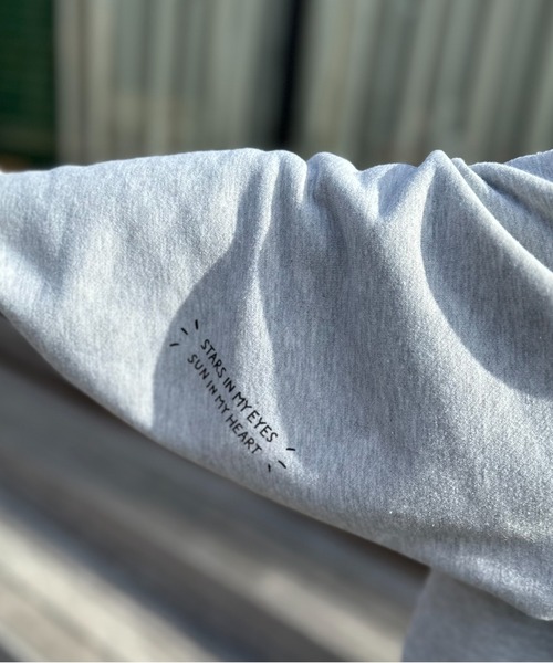 mi via loca(ミヴィアロカ)の「Vintageライク ダメージ加工 刺繍×ロゴプリント裏毛スウェット(スウェット・レディース・トップグレー/オートミール/ネイビー・FREE)」の16枚目の写真