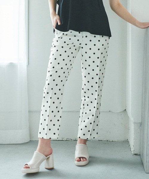 31 Sons de mode（トランテアン　ソン　ドゥ　モード）の「ドット柄ベルト付きテーパードパンツ（その他パンツ・レディース・オフホワイト/ネイビー・36/38）」の5枚目の写真