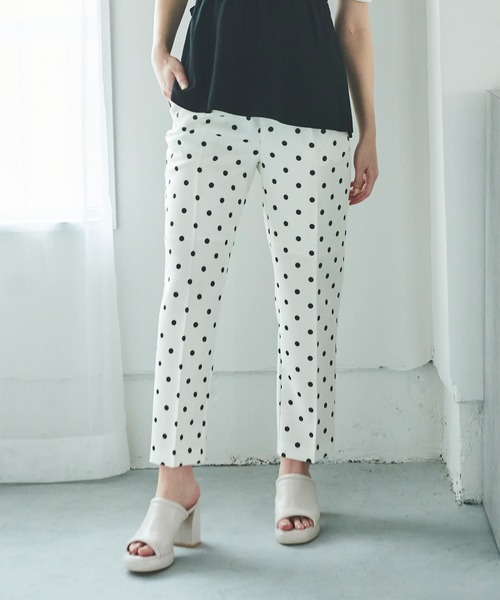 31 Sons de mode（トランテアン　ソン　ドゥ　モード）の「ドット柄ベルト付きテーパードパンツ（その他パンツ・レディース・オフホワイト/ネイビー・36/38）」の4枚目の写真