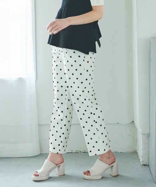 31 Sons de mode（トランテアン　ソン　ドゥ　モード）の「ドット柄ベルト付きテーパードパンツ（その他パンツ・レディース・オフホワイト/ネイビー・36/38）」の6枚目の写真
